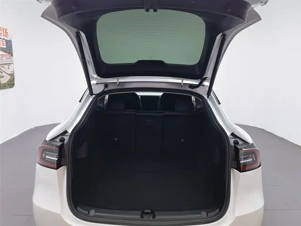 Tesla Model Y 2022 — фото 16