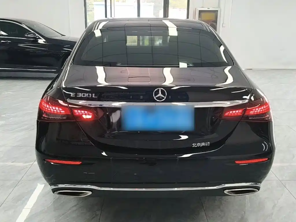 Mercedes-Benz E-Class 2023 — фото 6