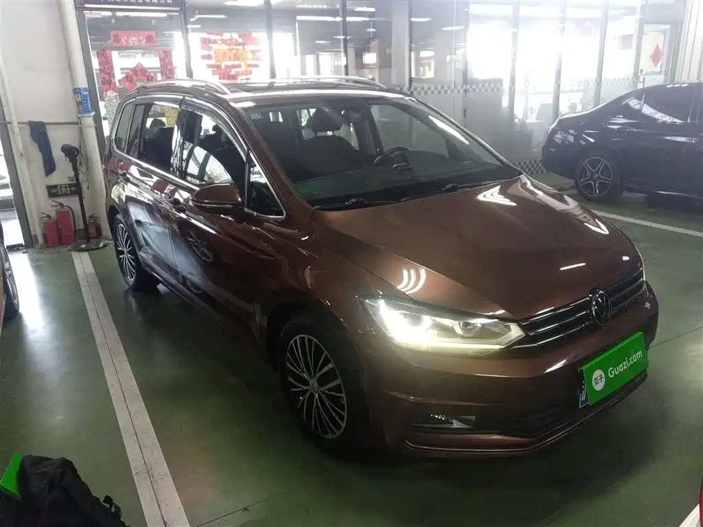 Volkswagen Touran 2017 — фото 4