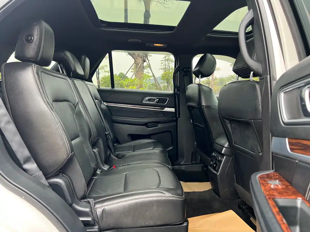Ford Explorer 2018 — фото 20