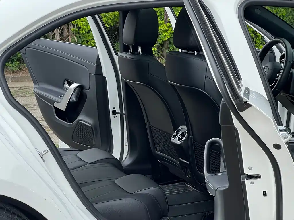 Mercedes-Benz A-Class 2022 — фото 15