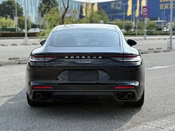Porsche Panamera 2021