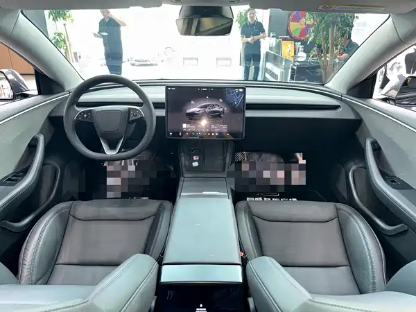 Tesla Model 3 2025