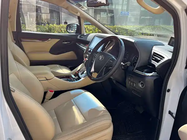 Toyota Alphard 2015