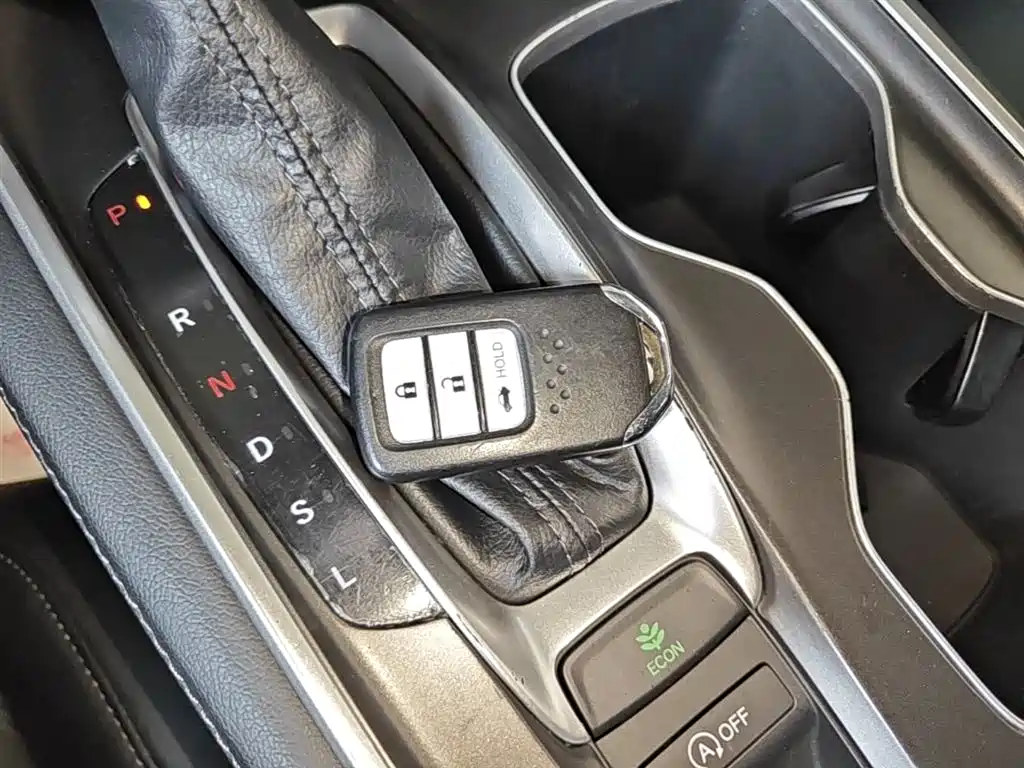 Honda Accord 2022 — фото 9