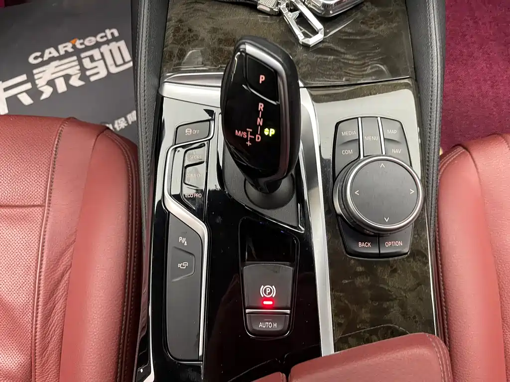 BMW 5 Series 2019 — фото 21