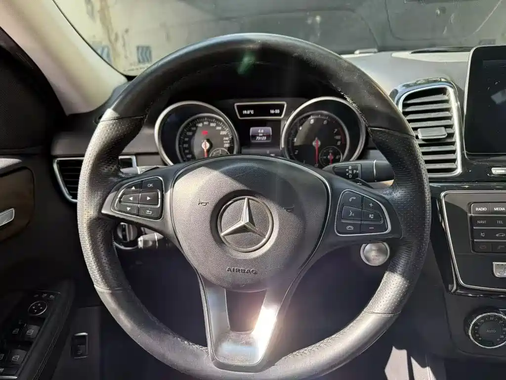 Mercedes-Benz GLE 2017 — фото 5