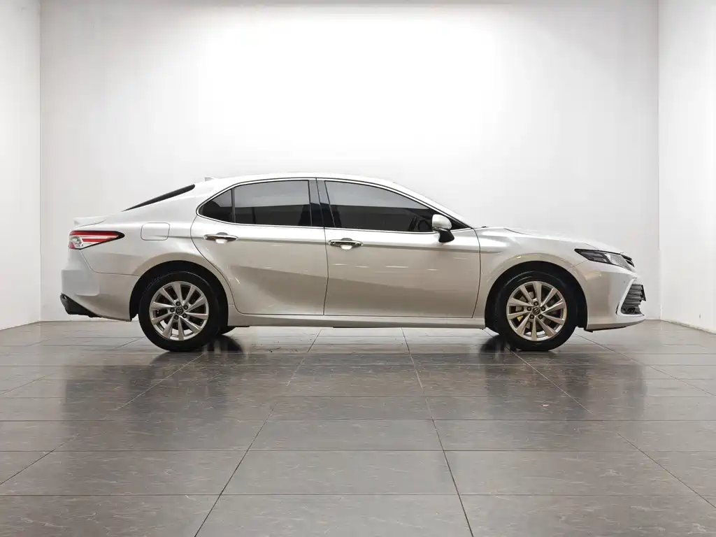 Toyota Camry 2022 — фото 11