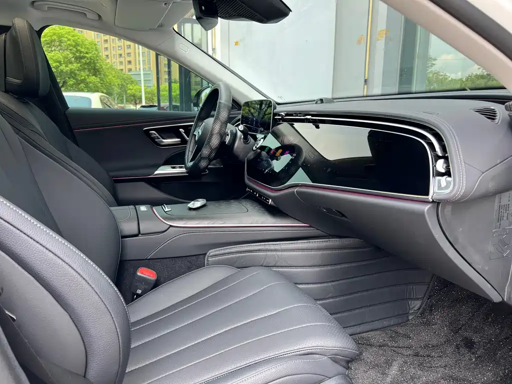 Mercedes-Benz E-Class 2025 — фото 15