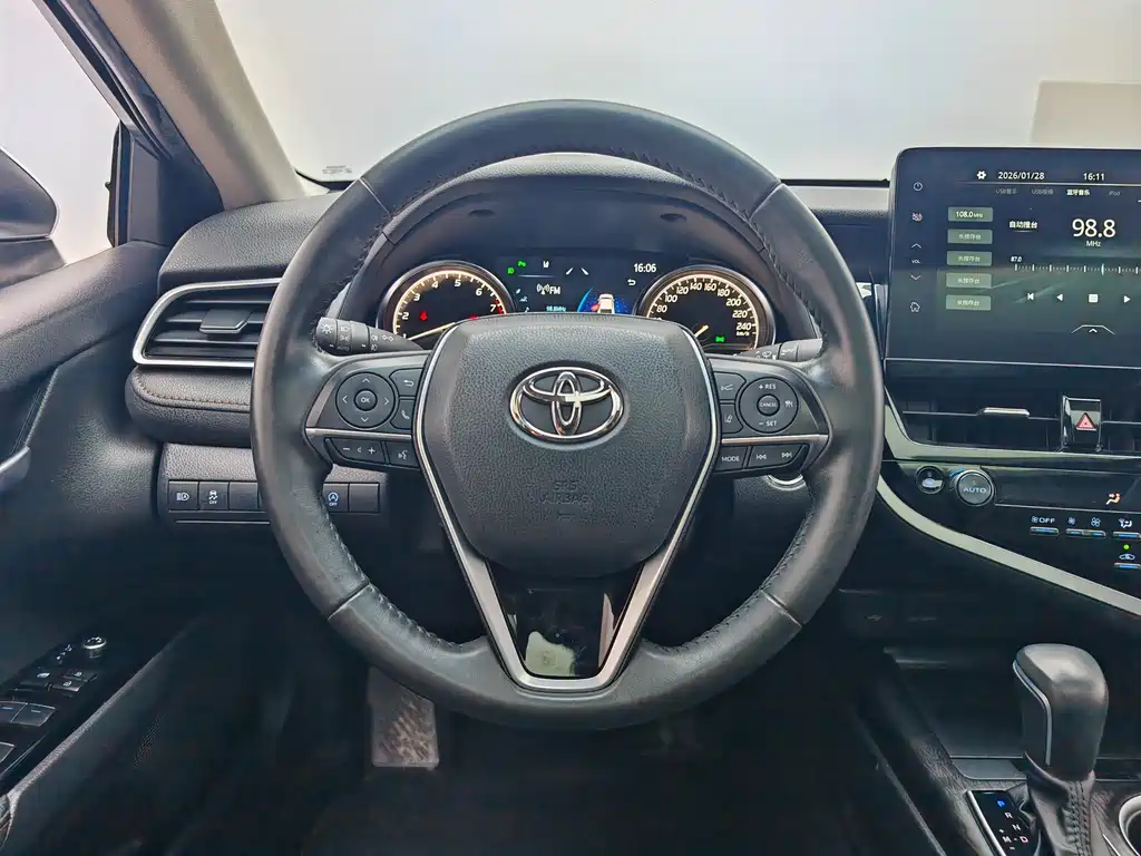 Toyota Camry 2022 — фото 16