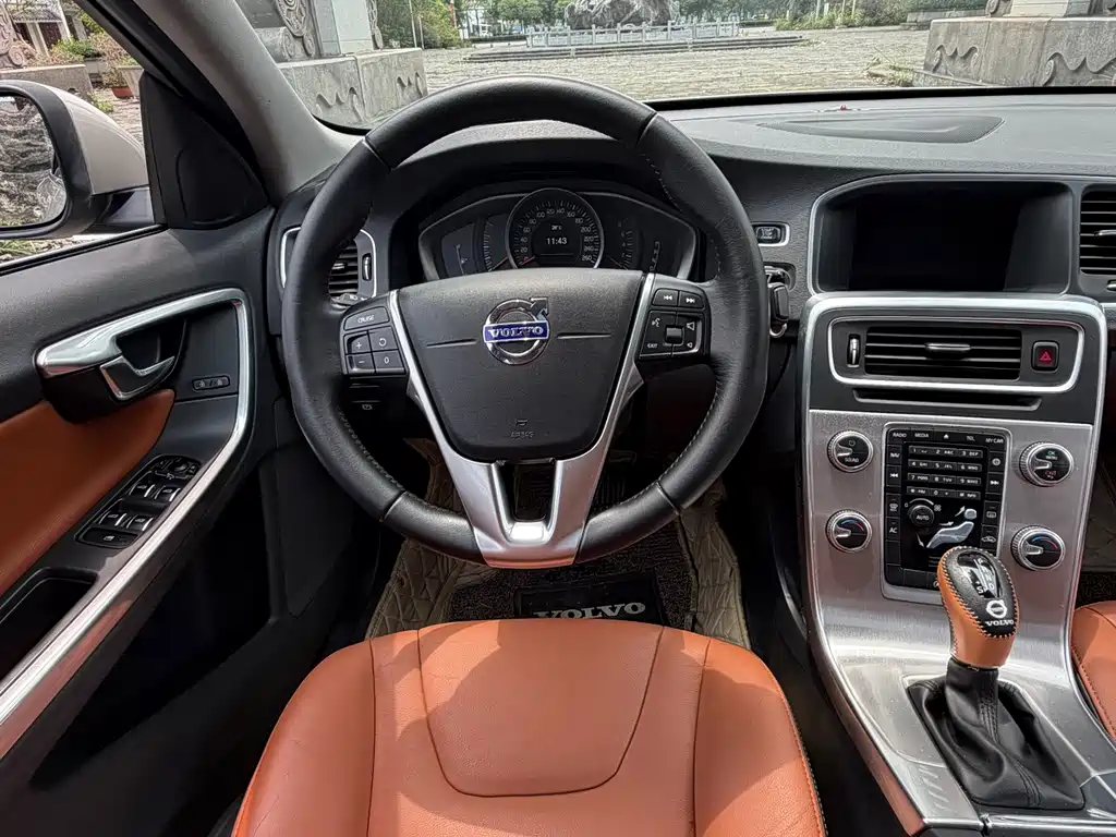 Volvo S60 2017 — фото 10