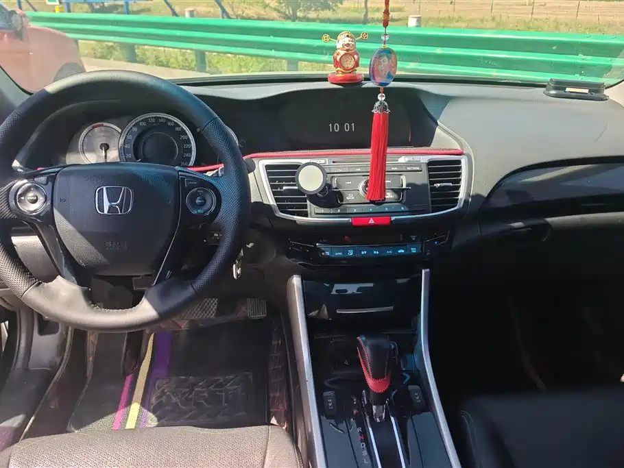 Honda Accord 2018 — фото 12