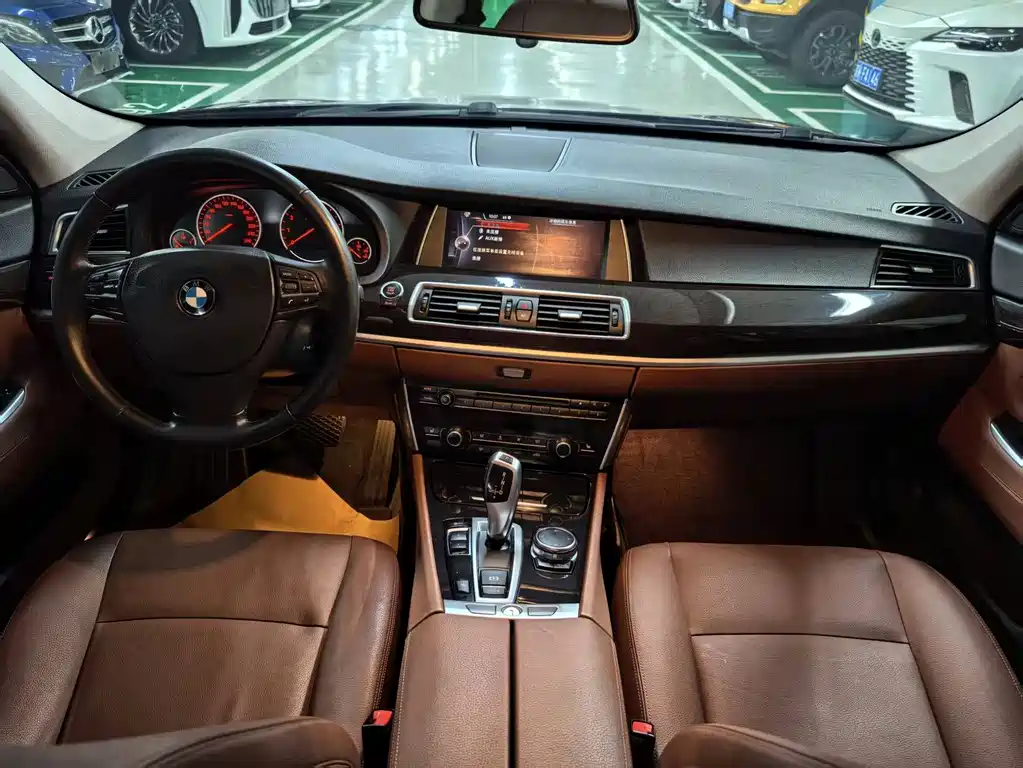 BMW 5 Series GT 2015 — фото 11