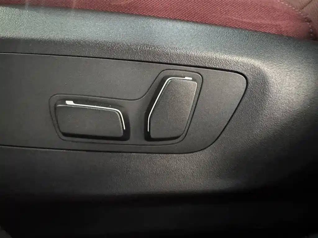 BMW 5 Series 2025 — фото 18
