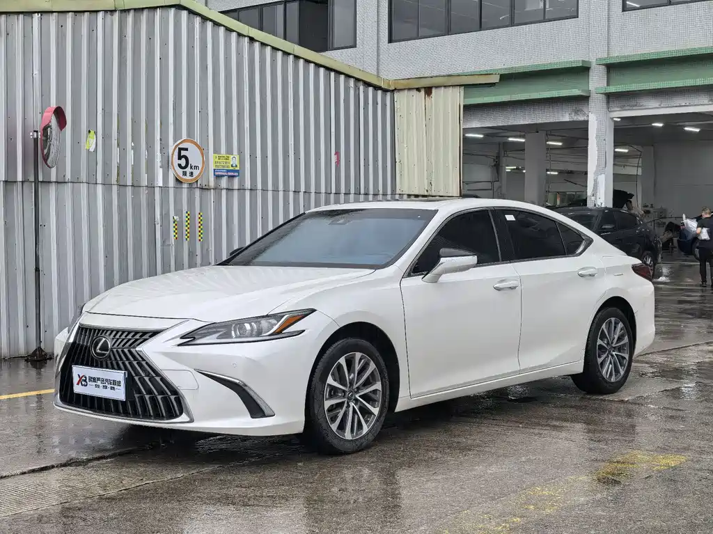 Lexus ES 2024 — фото 1