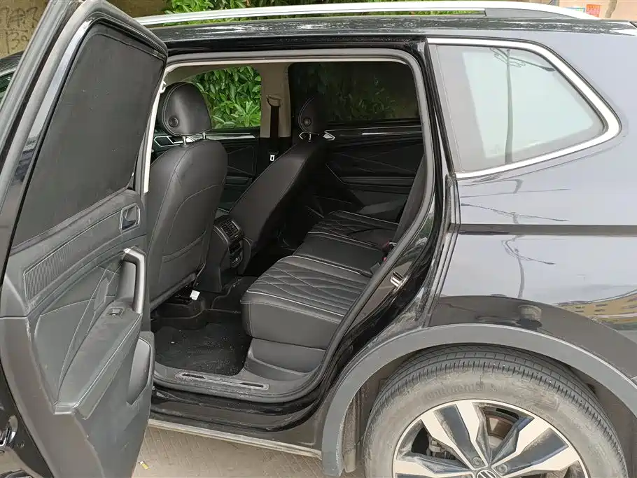 Volkswagen Tiguan L 2022 — фото 11