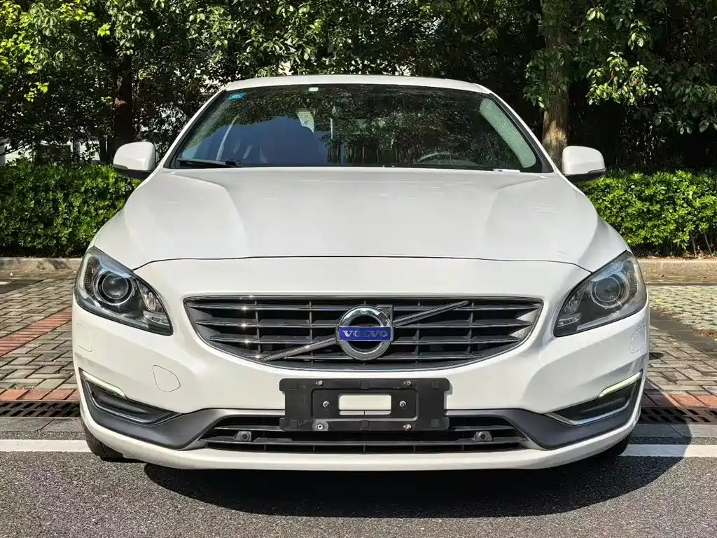 Volvo S60 2017 — фото 23