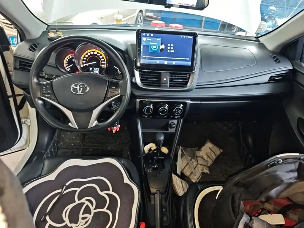 Toyota Yaris L 2023 — фото 10