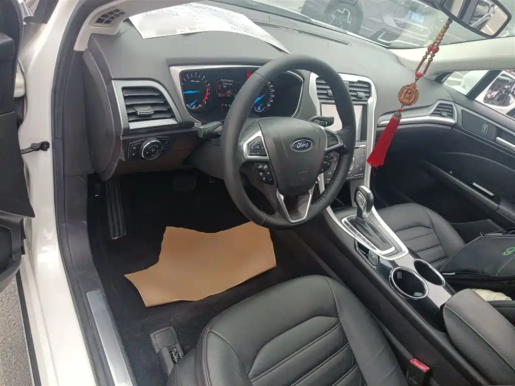 Ford Mondeo 2015 — фото 10