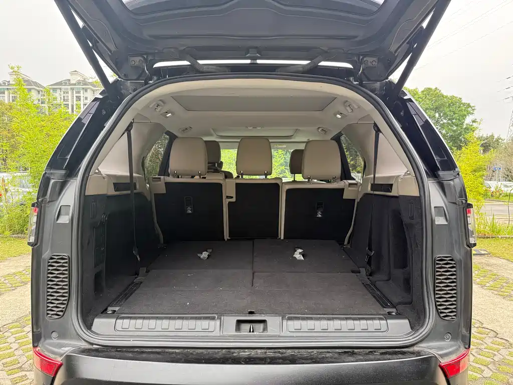 Land Rover Discovery 2018 — фото 13