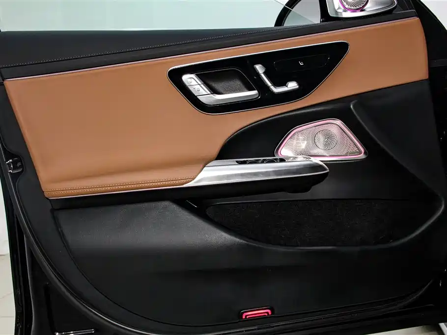 Mercedes-Benz E-Class 2025 — фото 17