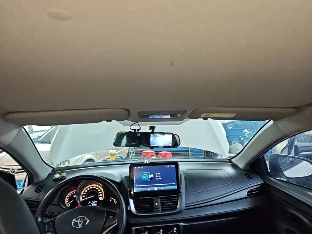 Toyota Yaris L 2023 — фото 18