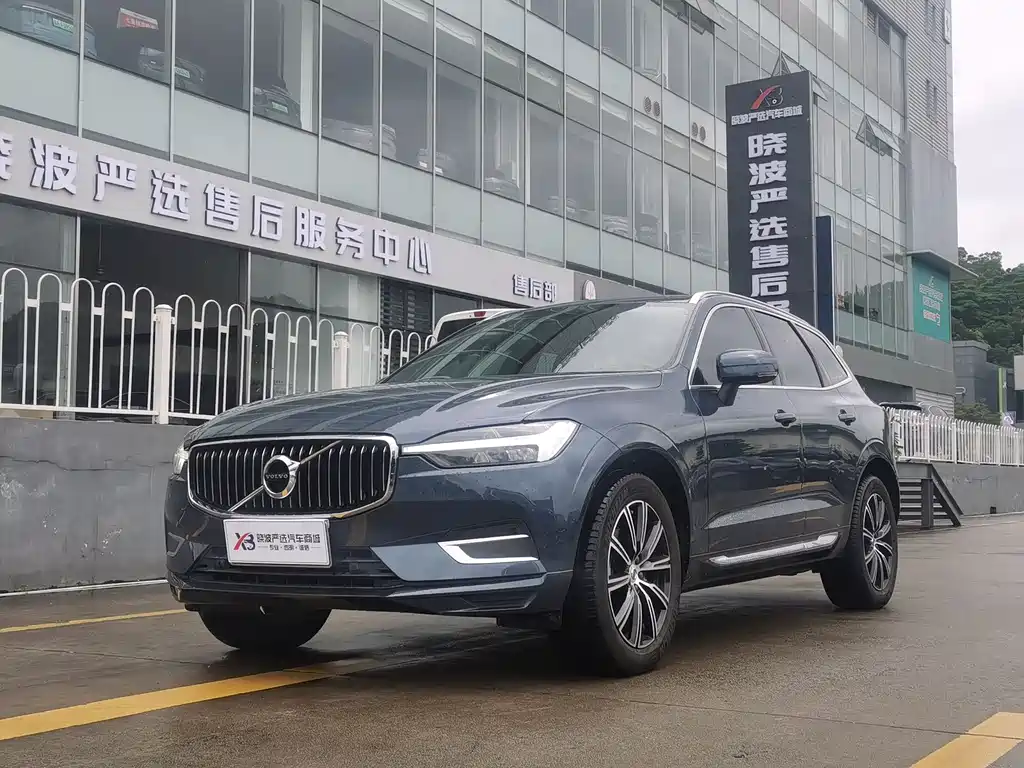 Volvo XC60 2021 — фото 1