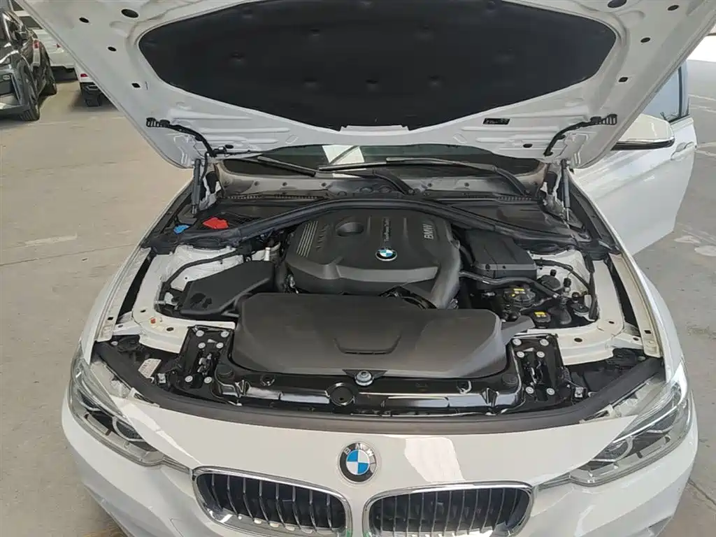 BMW 3 Series 2017 — фото 20