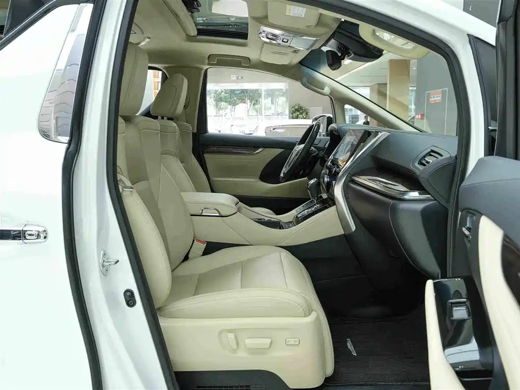 Toyota Alphard 2023 — фото 12