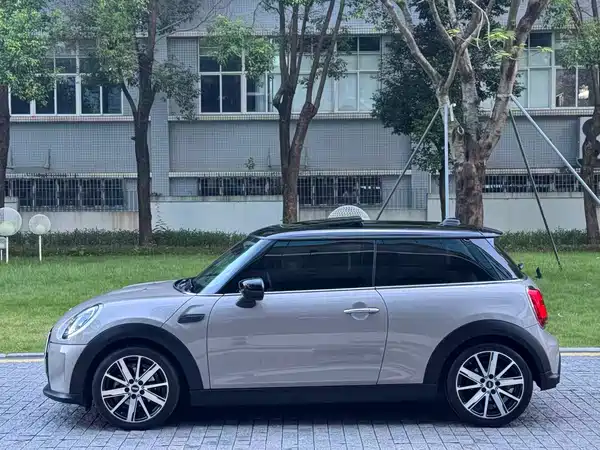 MINI MINI 2023