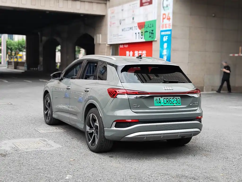 Audi Q4 e-tron 2024 — фото 6