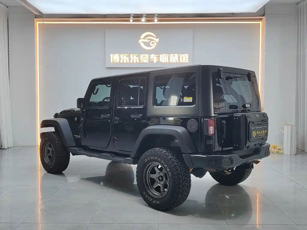 Jeep Wrangler 2019 — фото 35