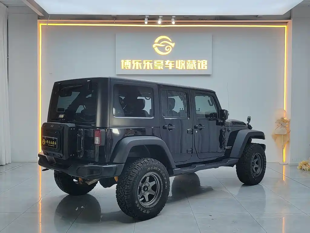 Jeep Wrangler 2019 — фото 37