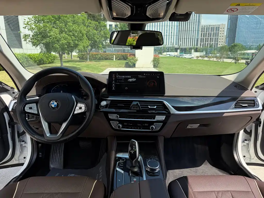 BMW 5 Series 2021 — фото 17