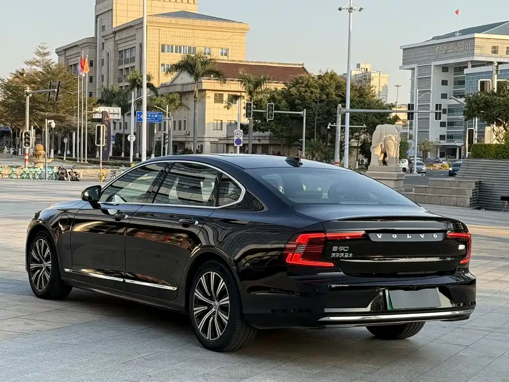 Volvo S90 PHEV 2021 — фото 13