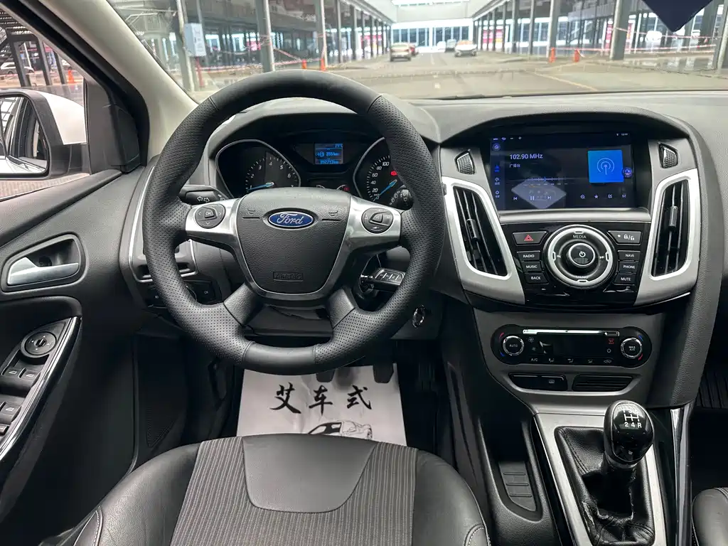Ford Focus 2014 — фото 12