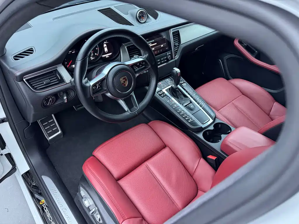 Porsche Macan 2017 — фото 19