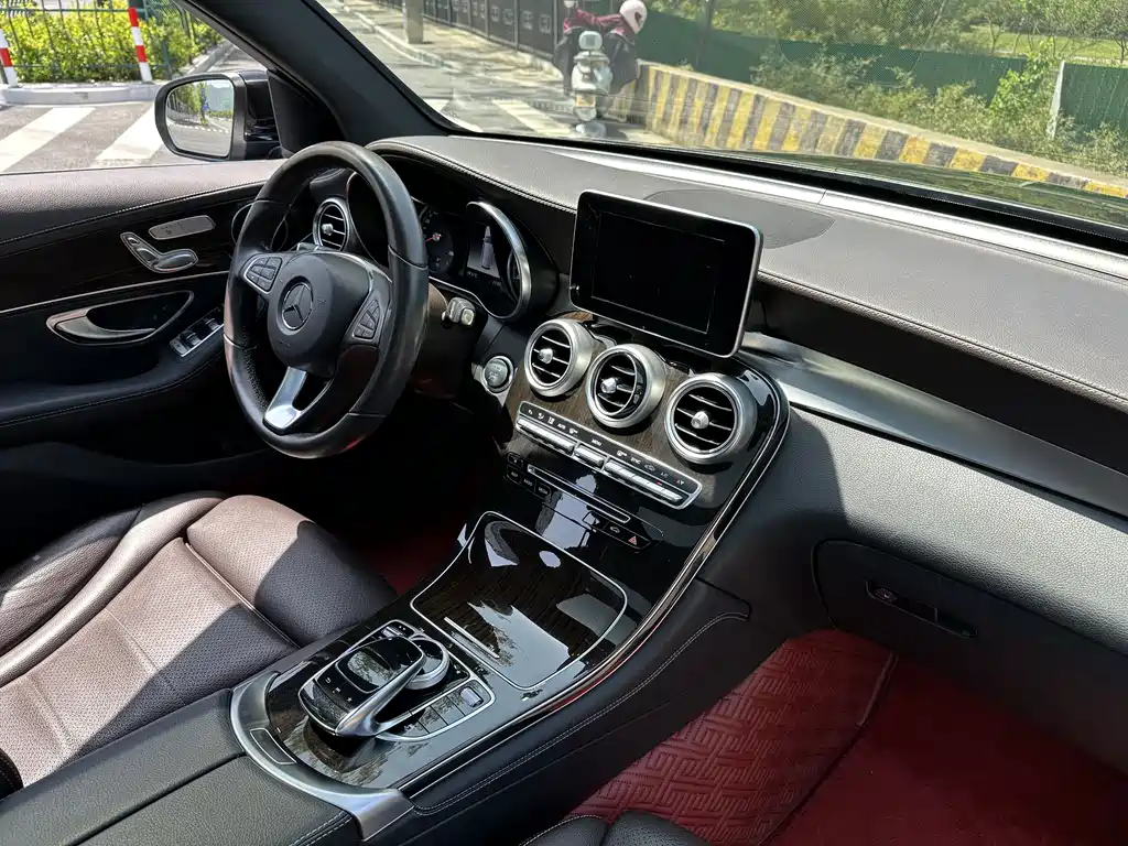Mercedes-Benz GLC 2017 — фото 14