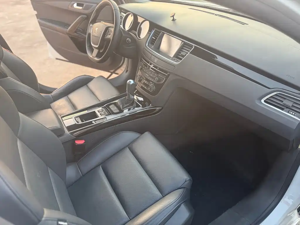 Peugeot 508 2015 — фото 10