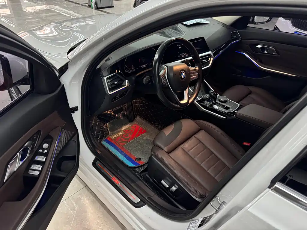 BMW 3 Series 2019 — фото 10