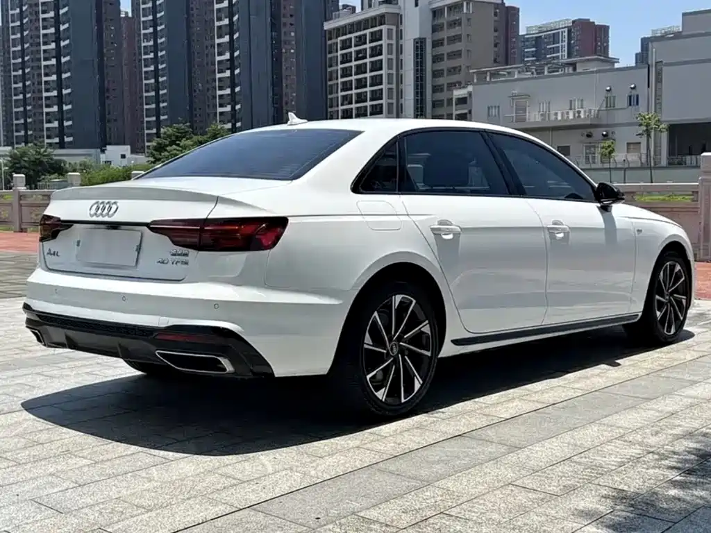 Audi A4L 2022 — фото 17