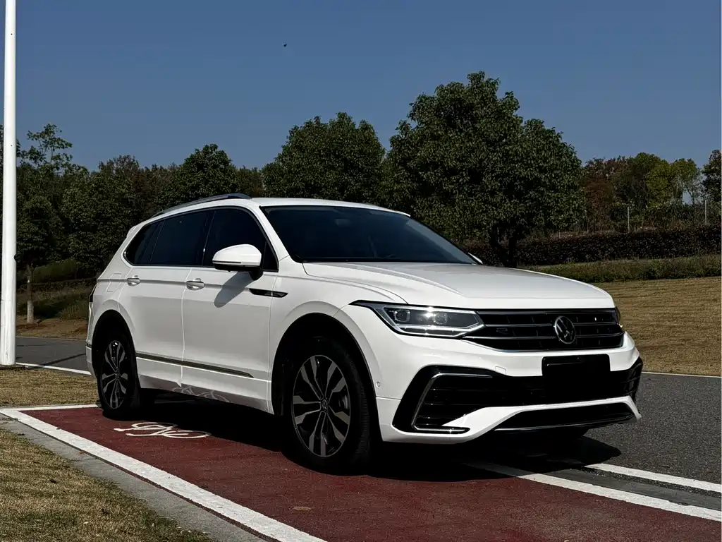 Volkswagen Tiguan L 2023 — фото 2