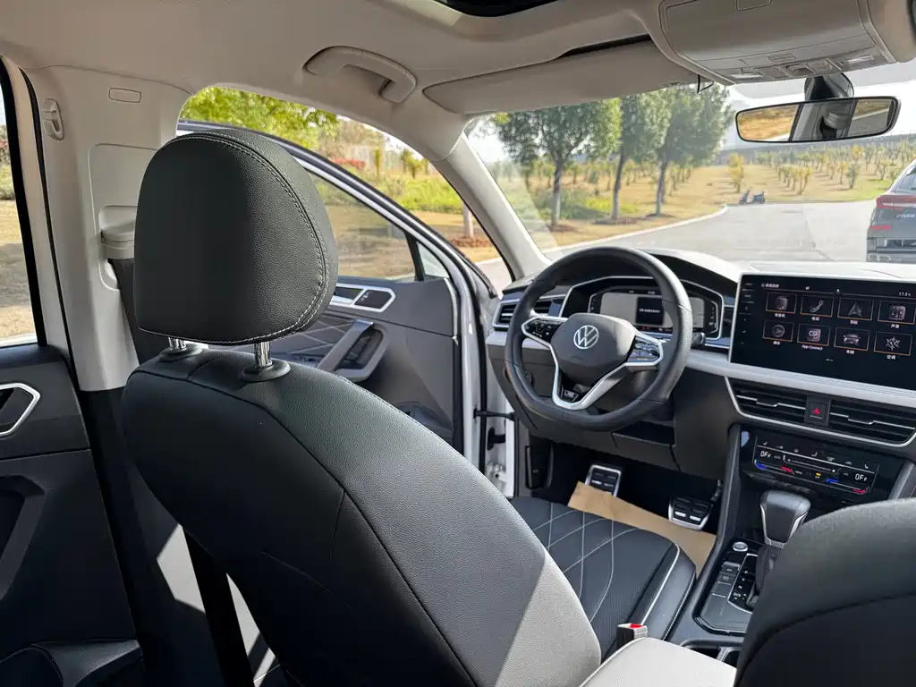 Volkswagen Tiguan L 2023 — фото 14