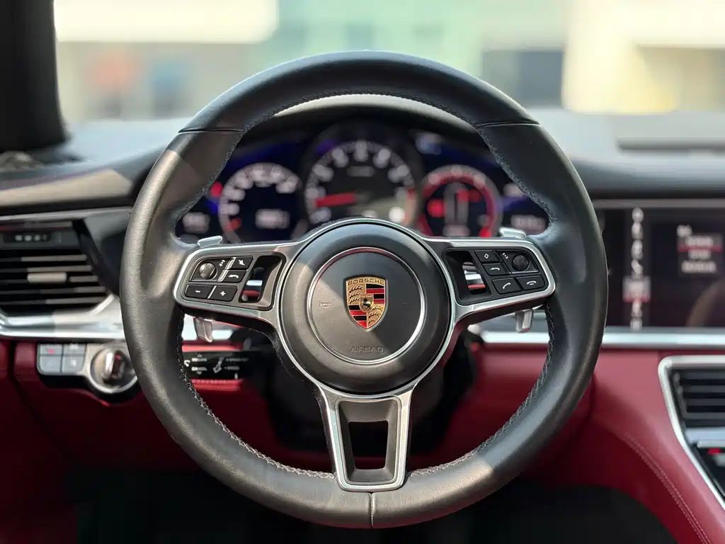 Porsche Panamera 2018 — фото 12