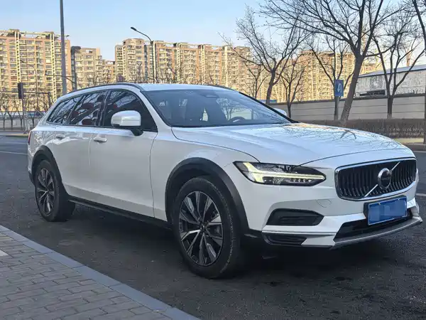 Volvo V90 2023