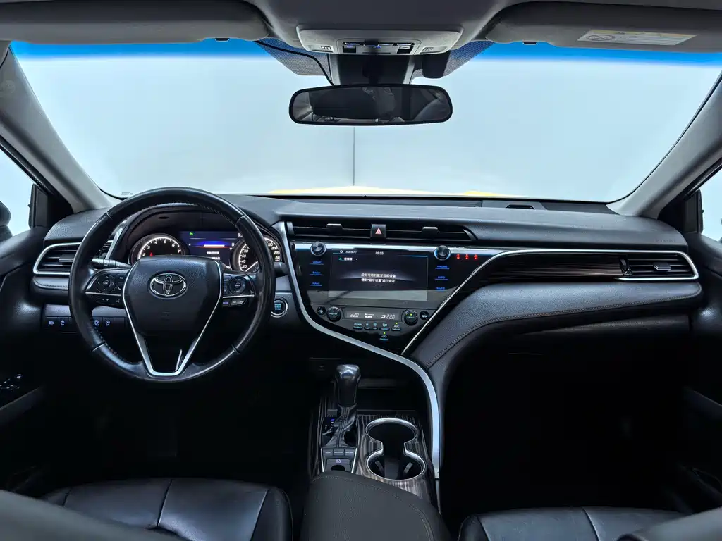 Toyota Camry 2020 — фото 9