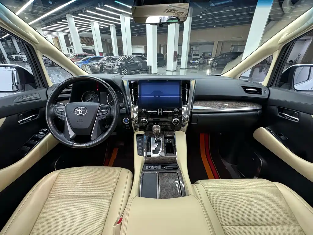 Toyota Alphard 2022 — фото 11