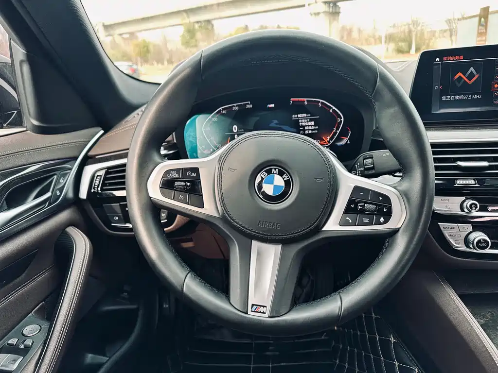BMW 5 Series 2020 — фото 11