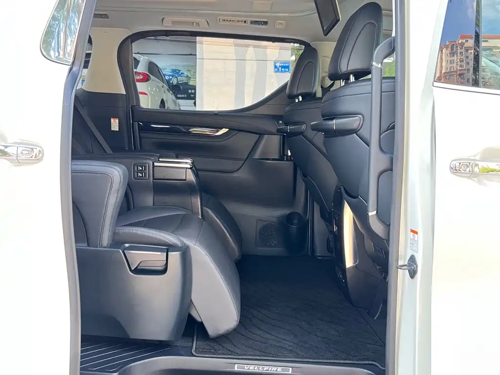 Toyota Vellfire 2021 — фото 27
