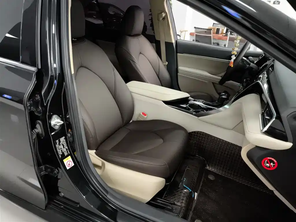 Toyota Camry 2018 — фото 20